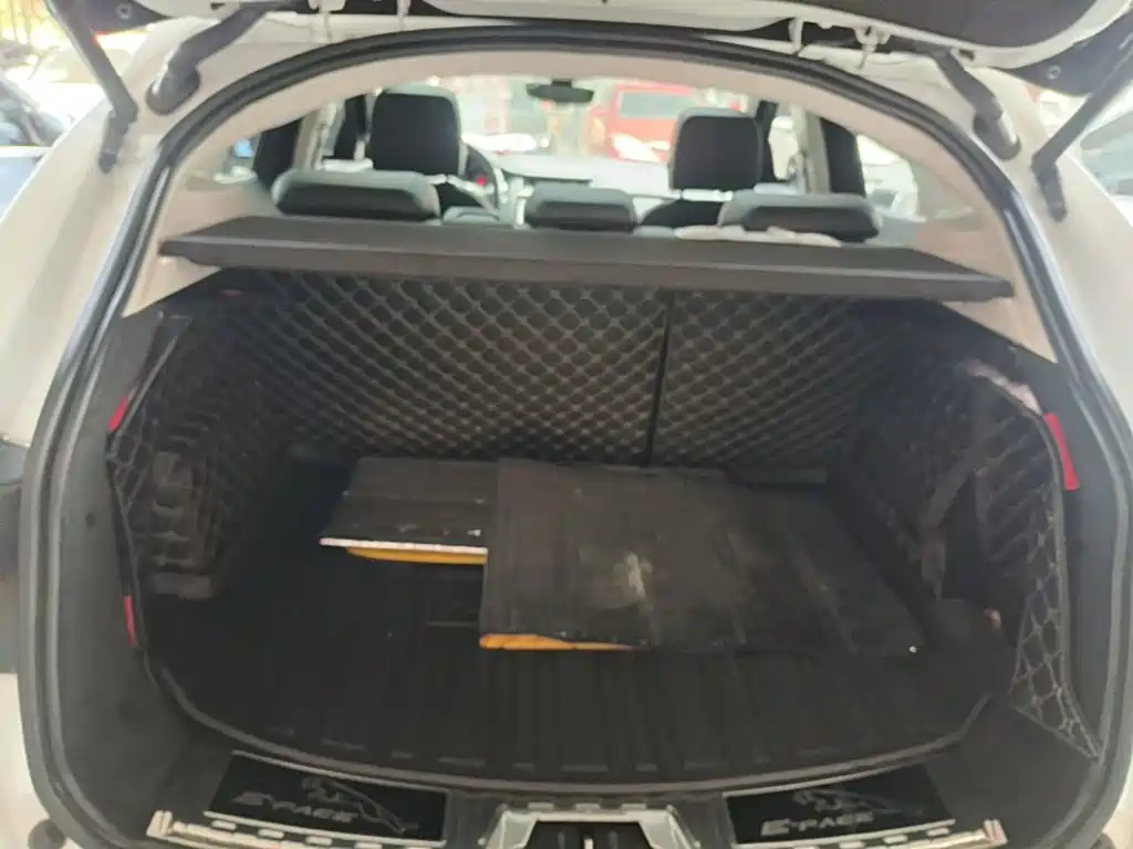 Jaguar E-PACE — миниатюра 19