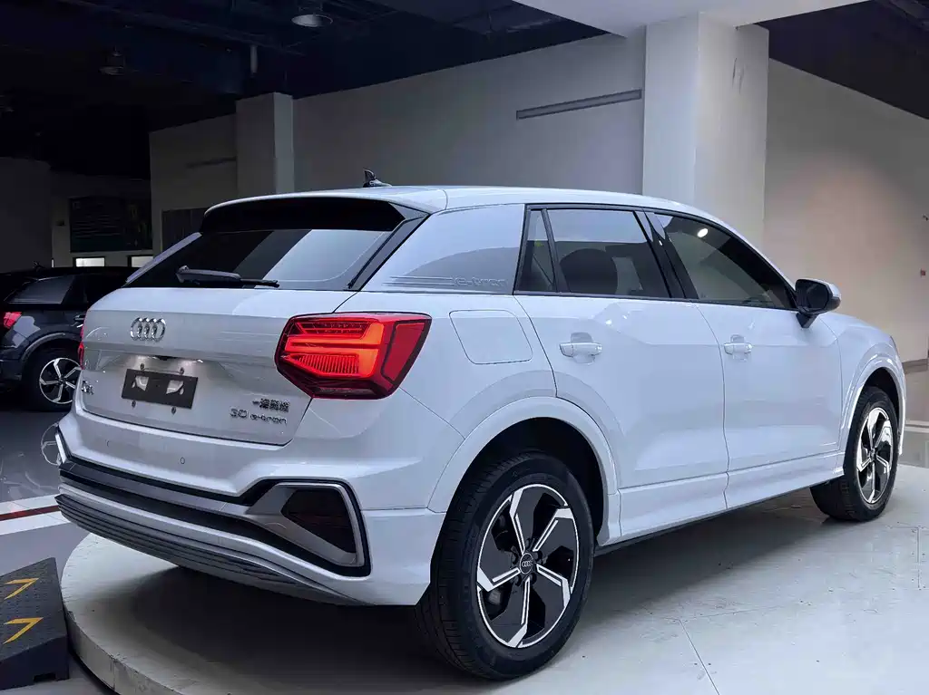 Audi Q2L e-tron — миниатюра 7