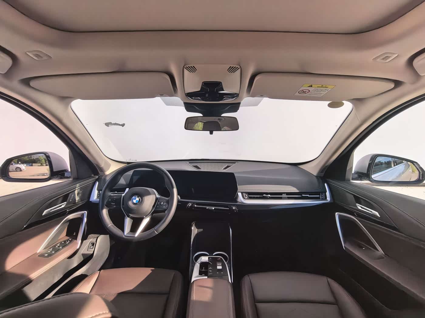 BMW X1 1.5 л 2023 г. Серебристо-серый, пробег 30000 км