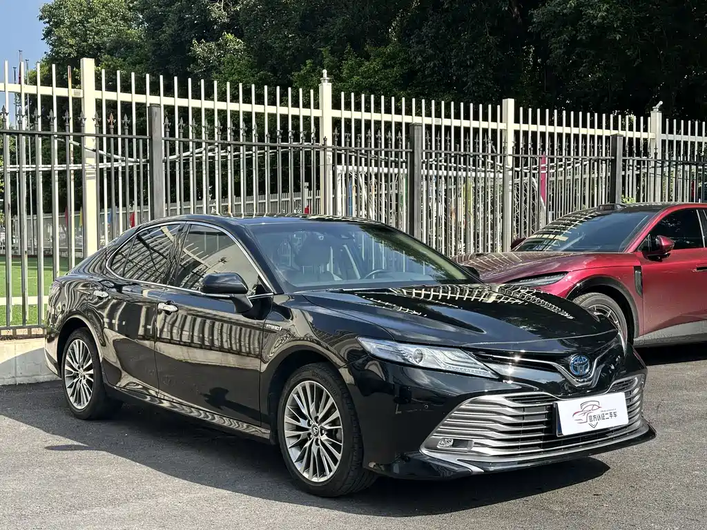 Toyota Camry — миниатюра 3