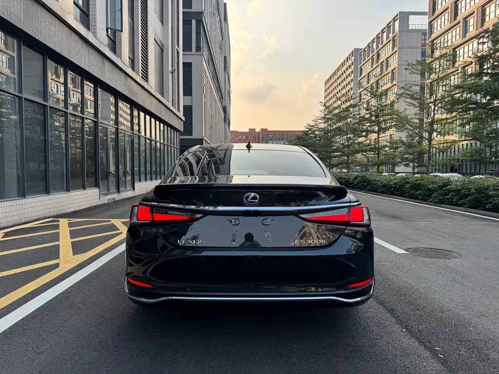 Lexus ES — миниатюра 8