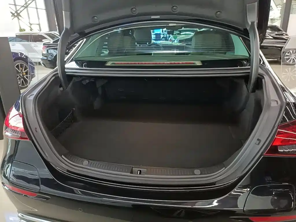 Mercedes-Benz E-Class PHEV 2022 — фото 18