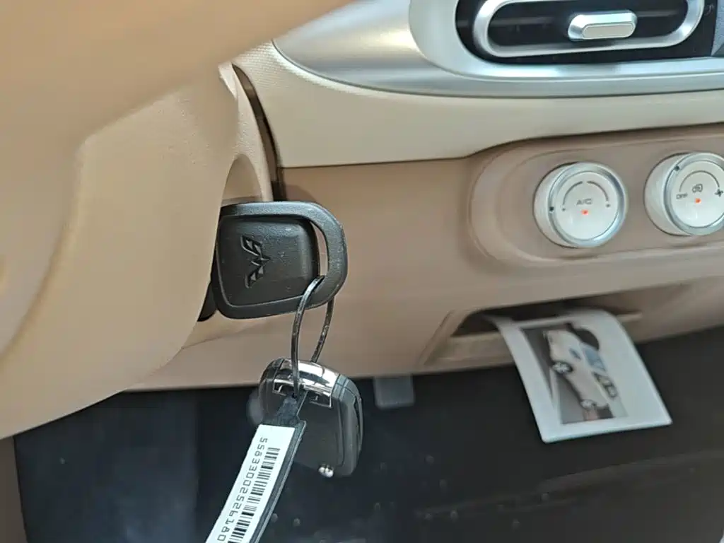 Wuling MINIEV — миниатюра 9