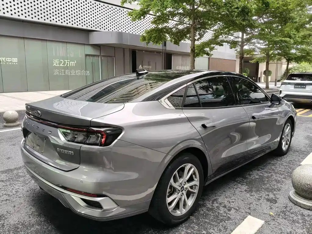 Ford Mondeo — миниатюра 8
