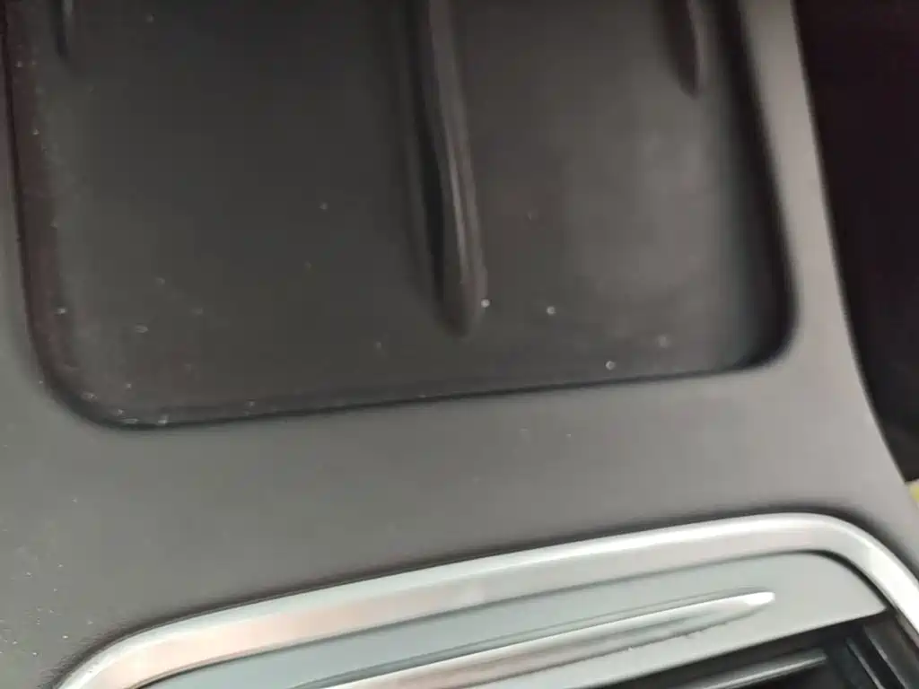 Tesla Model Y — миниатюра 9