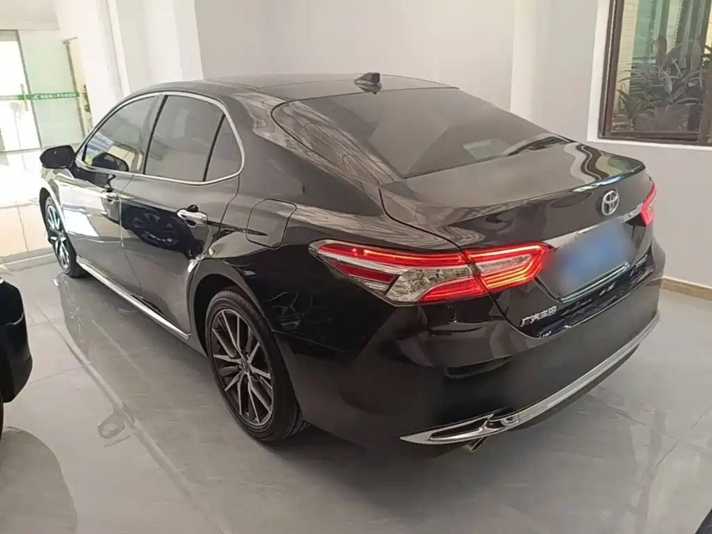 Toyota Camry — миниатюра 5