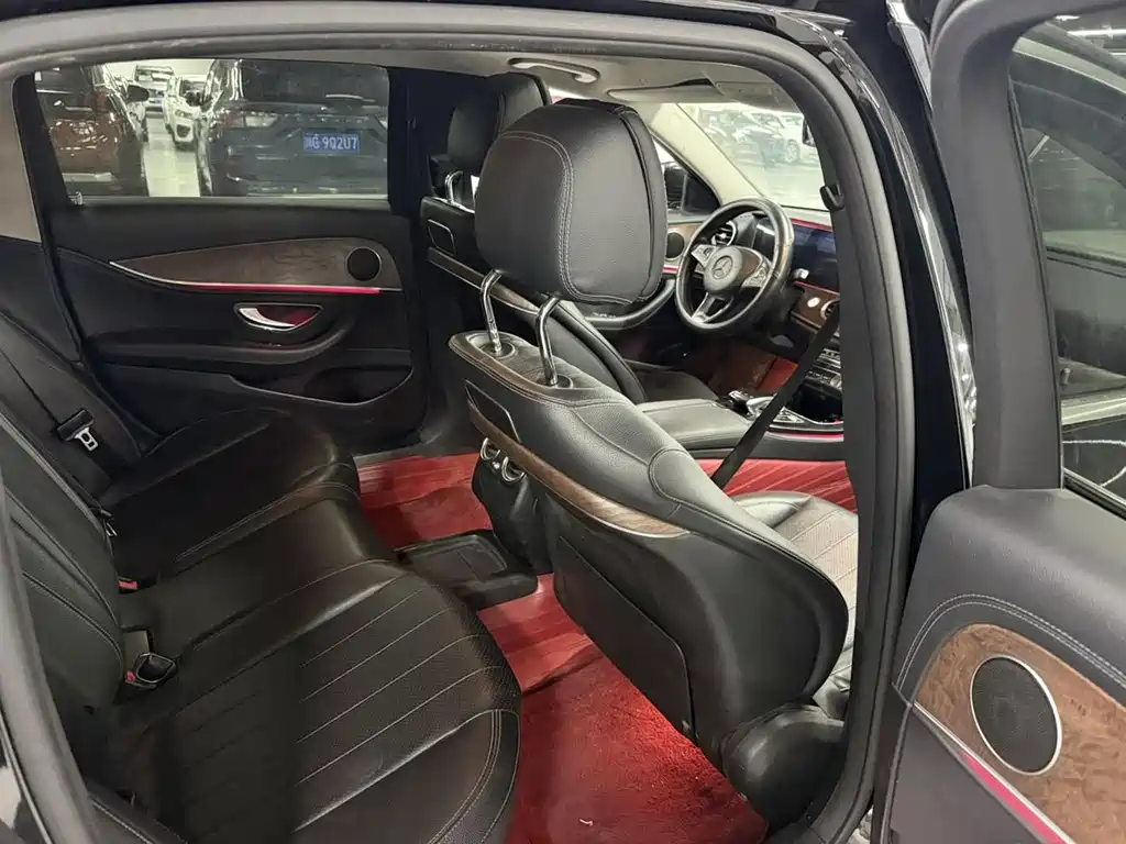 Mercedes-Benz E-Class — миниатюра 9