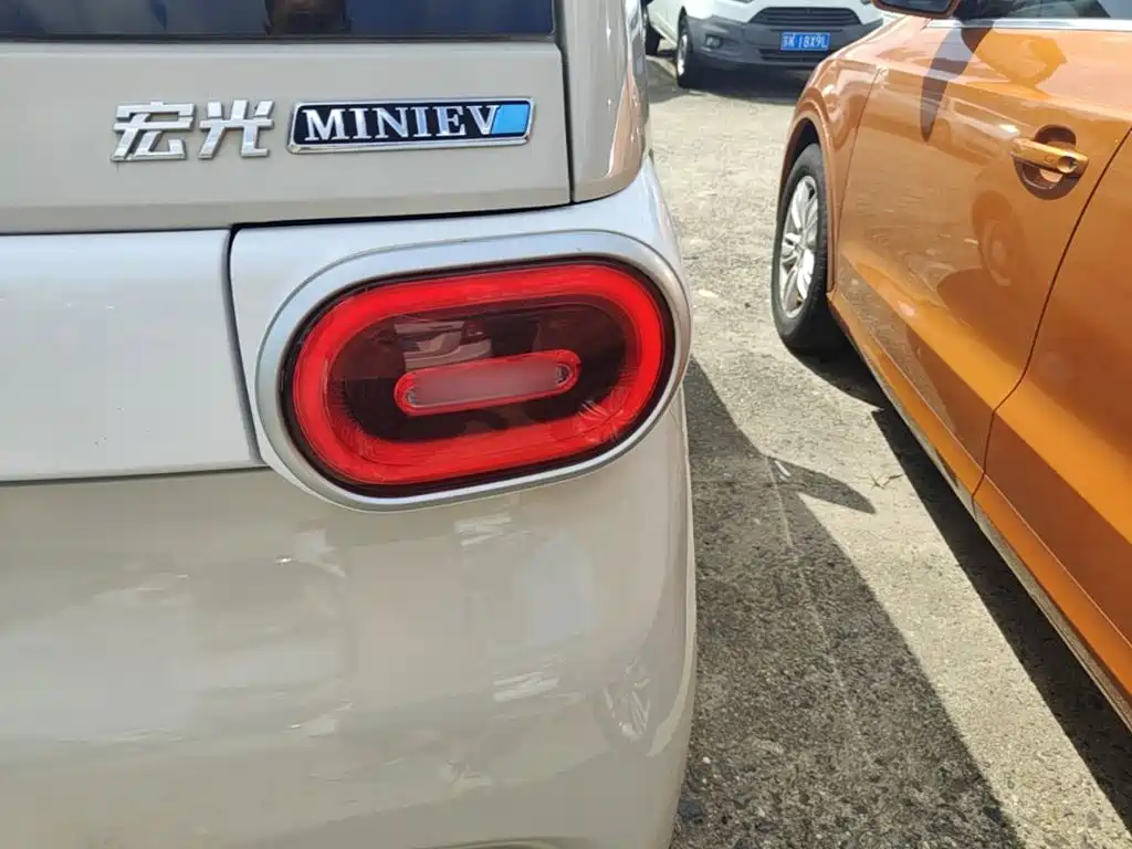 Wuling MINIEV — миниатюра 8