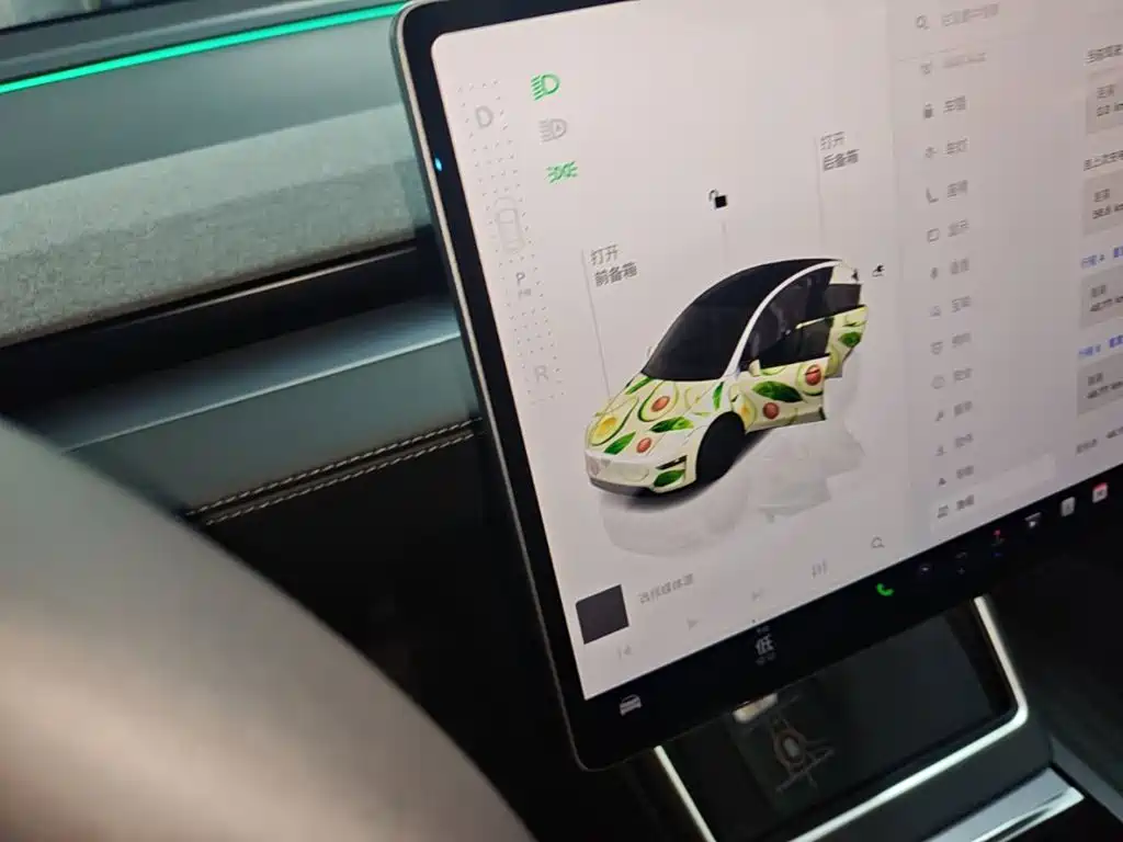 Tesla Model Y — миниатюра 14
