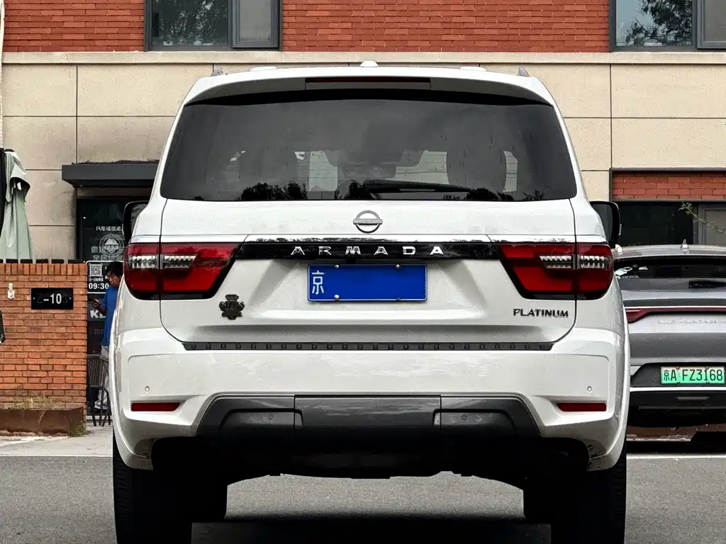 Nissan Patrol — миниатюра 9