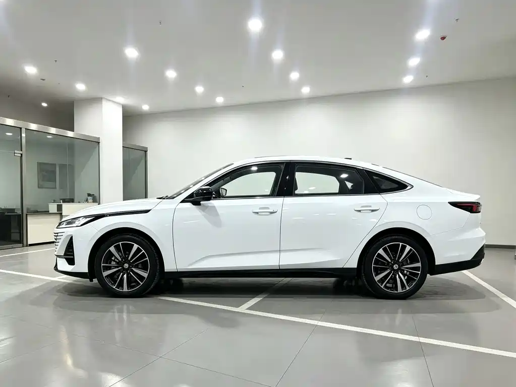 Changan Eado — миниатюра 3
