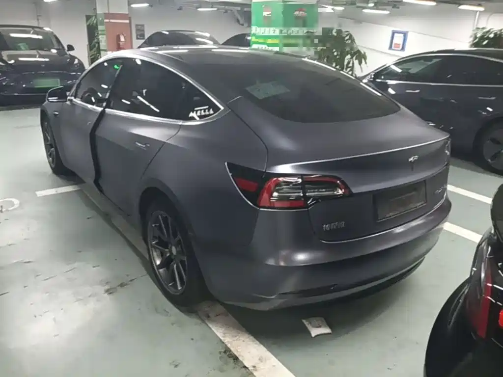 Tesla Model 3 — миниатюра 5
