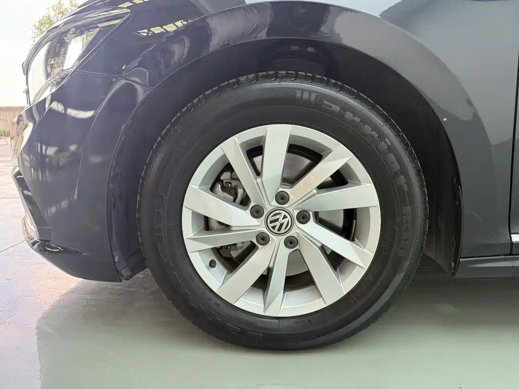 Volkswagen Passat PHEV — миниатюра 17