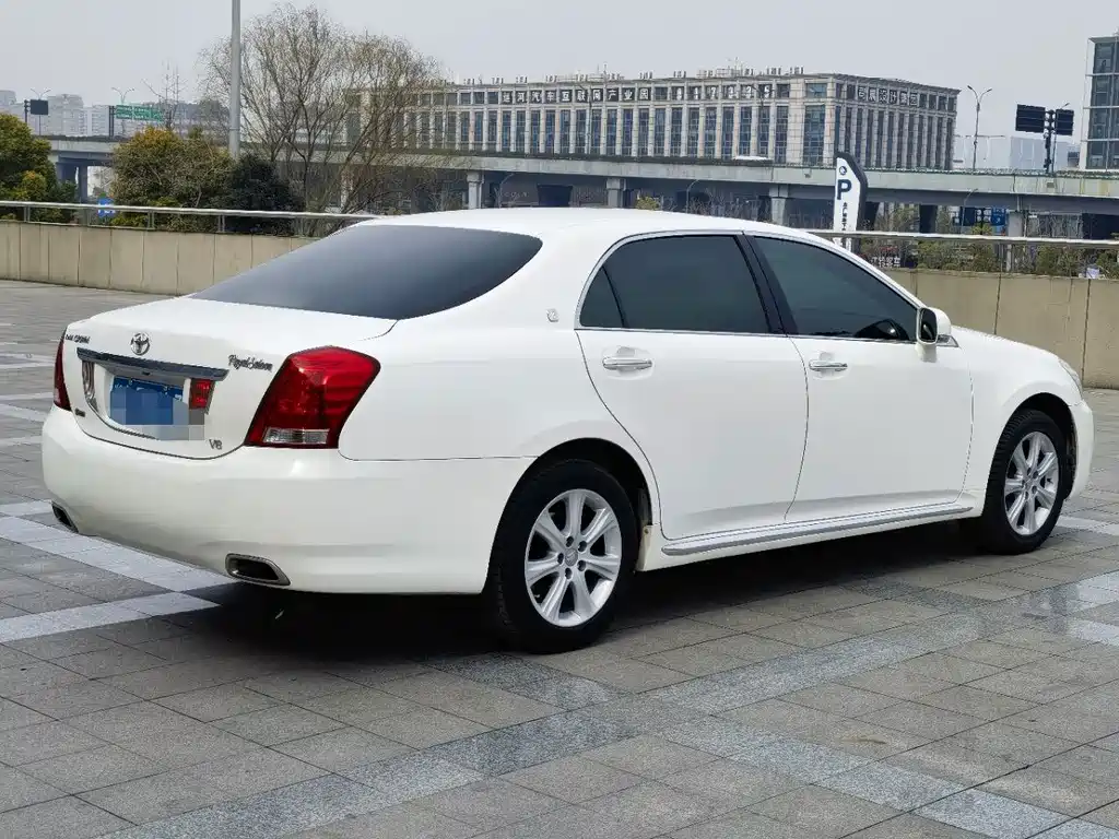 Toyota Crown — миниатюра 7