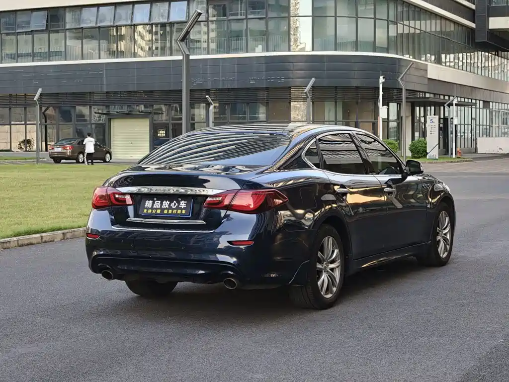 Infiniti Q70 — миниатюра 5