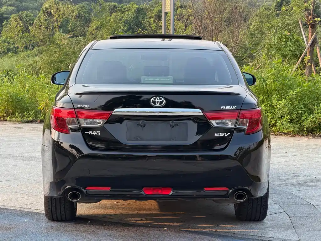 Toyota Reiz — миниатюра 10