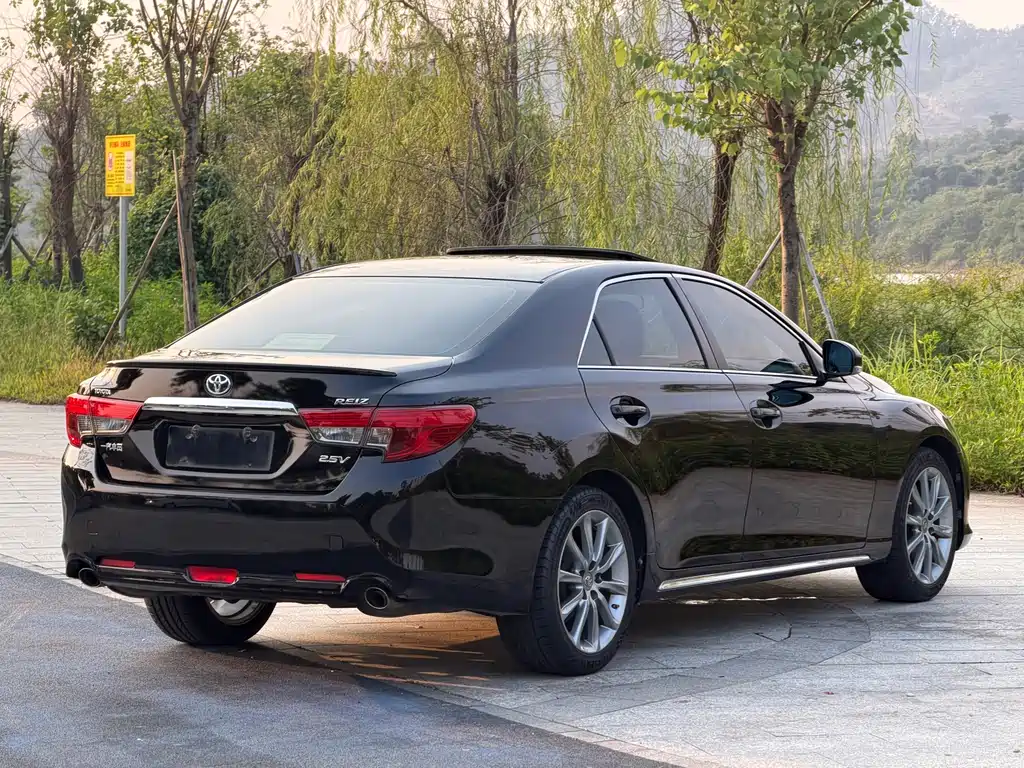 Toyota Reiz — миниатюра 11