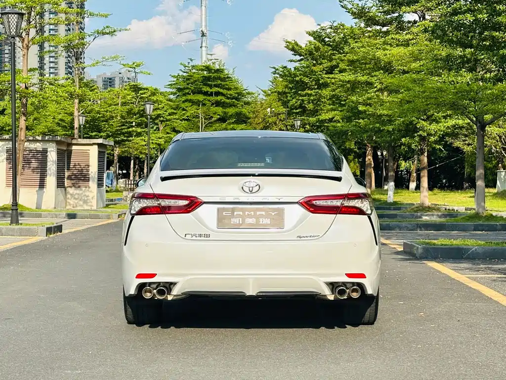 Toyota Camry — миниатюра 5