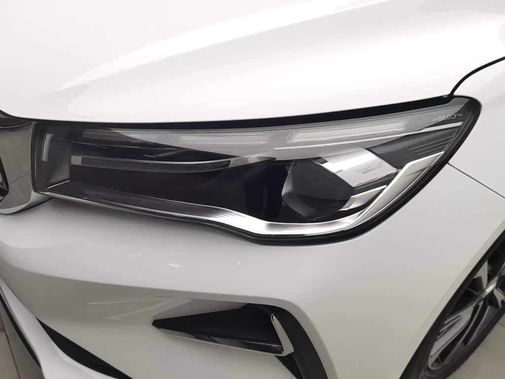 Geely Emgrand 1.5 л 2025 г. Белый, пробег 13600 км
