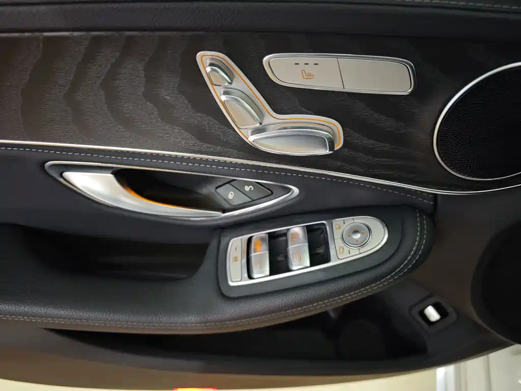 Mercedes-Benz C-Class — миниатюра 12