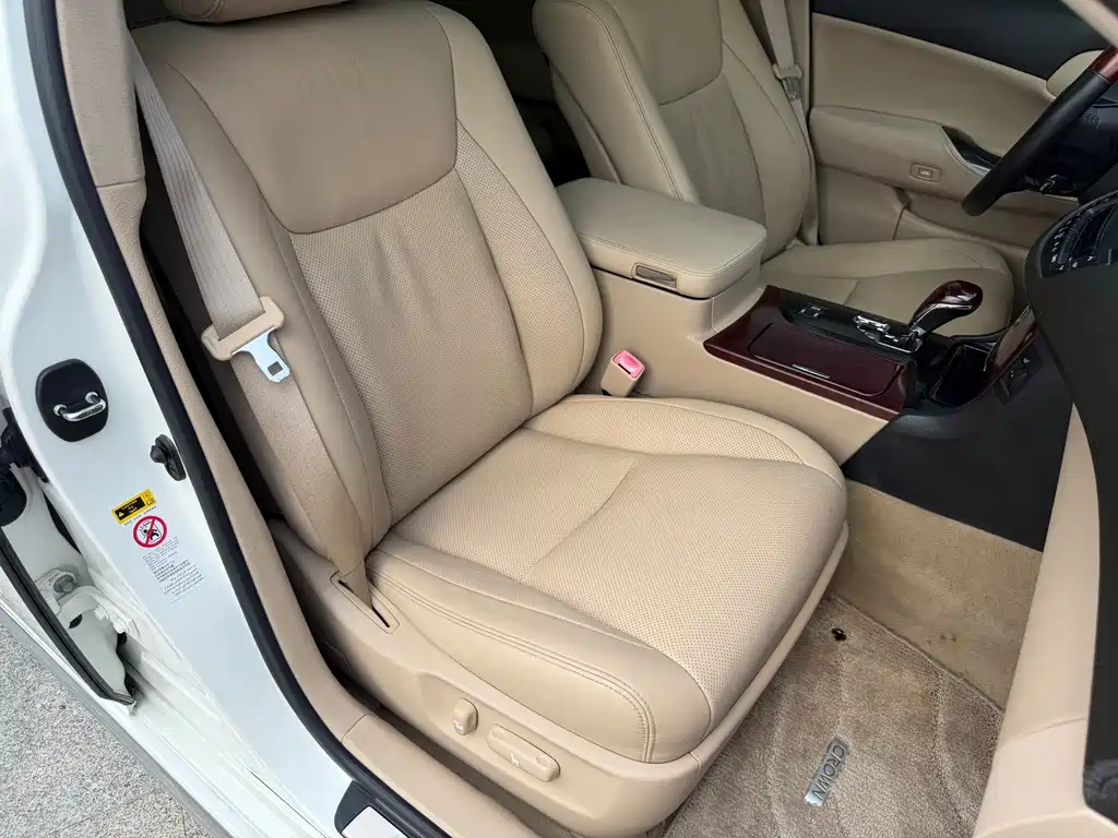 Toyota Crown — миниатюра 9