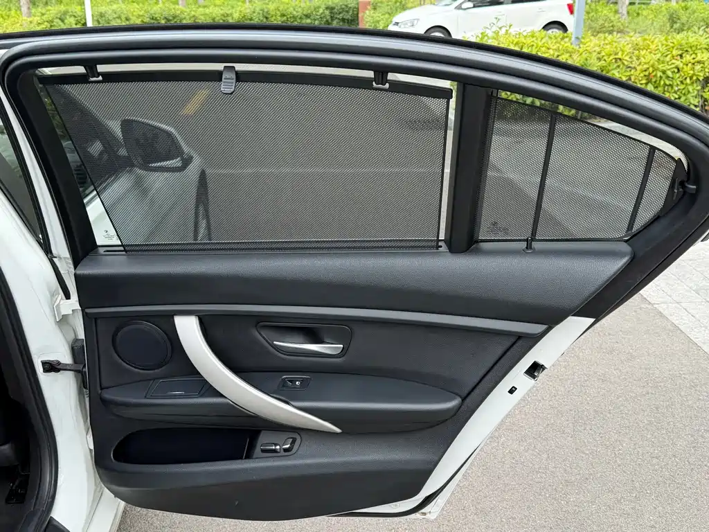 BMW 3 Series — миниатюра 11