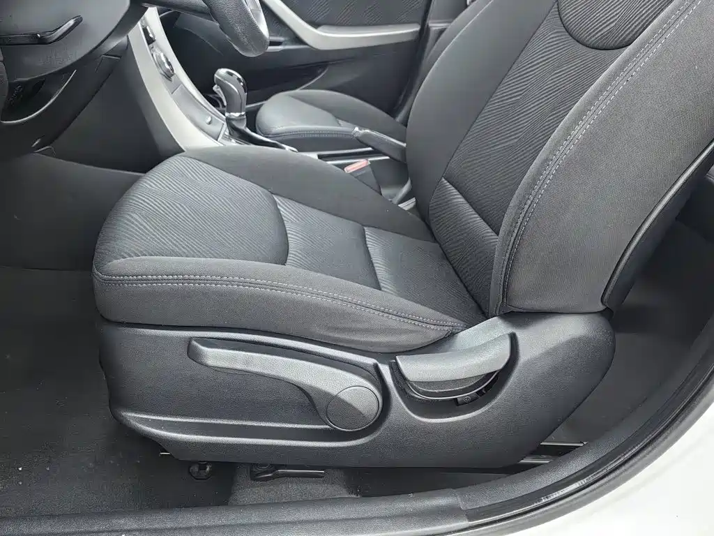 Hyundai Elantra Langdong — миниатюра 20