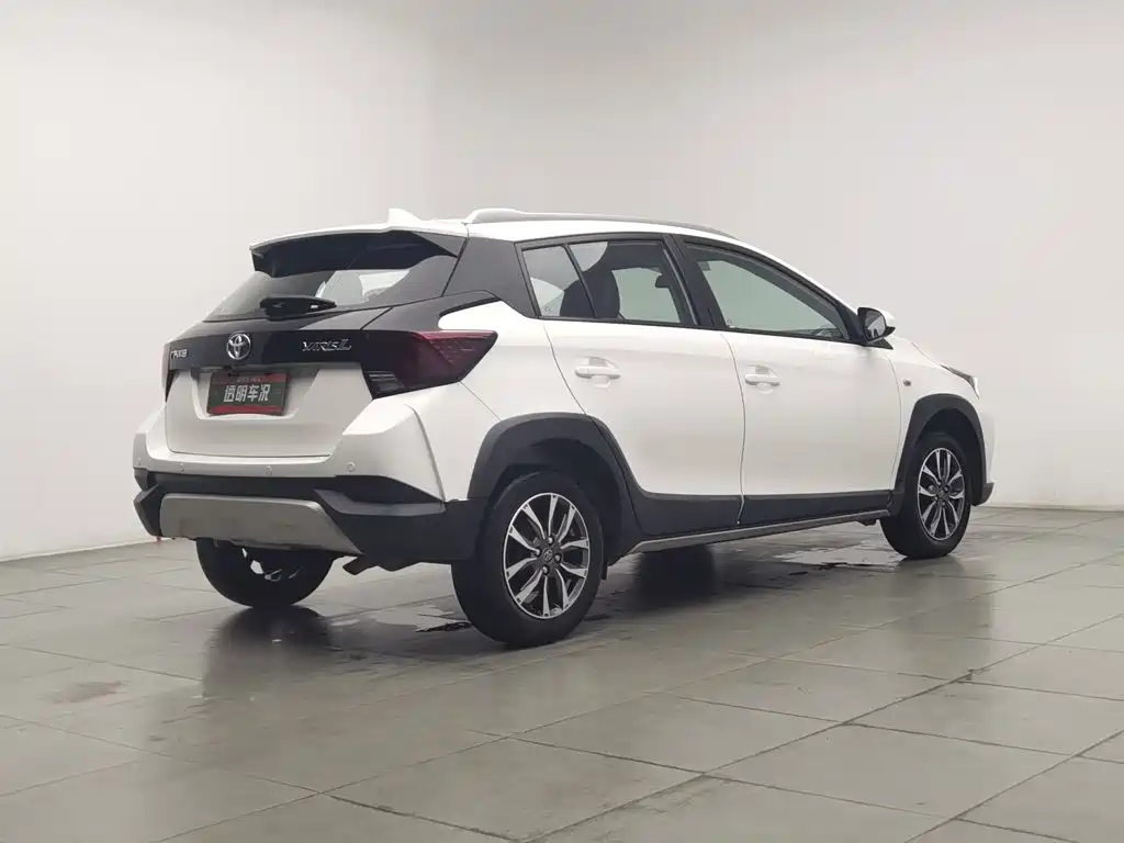 Toyota Yaris L — миниатюра 2