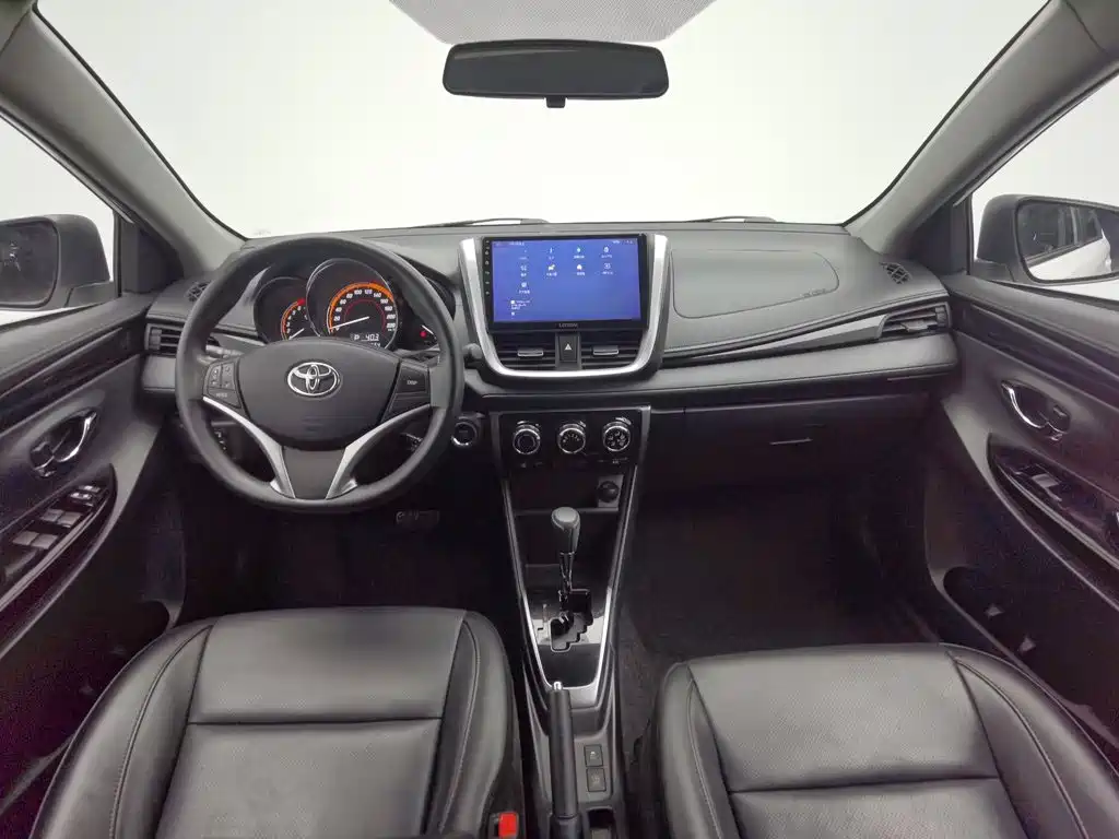 Toyota Yaris L — миниатюра 5