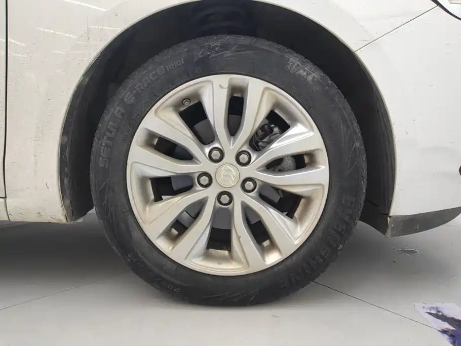 Buick Excelle — миниатюра 6