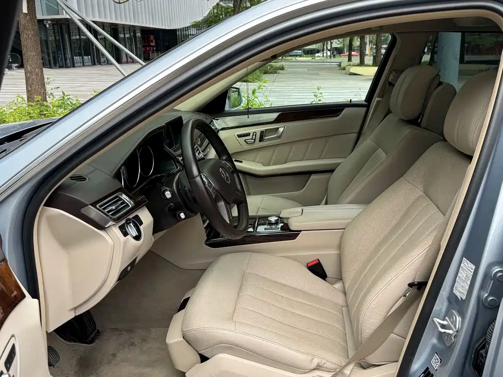 Mercedes-Benz E-Class — миниатюра 11
