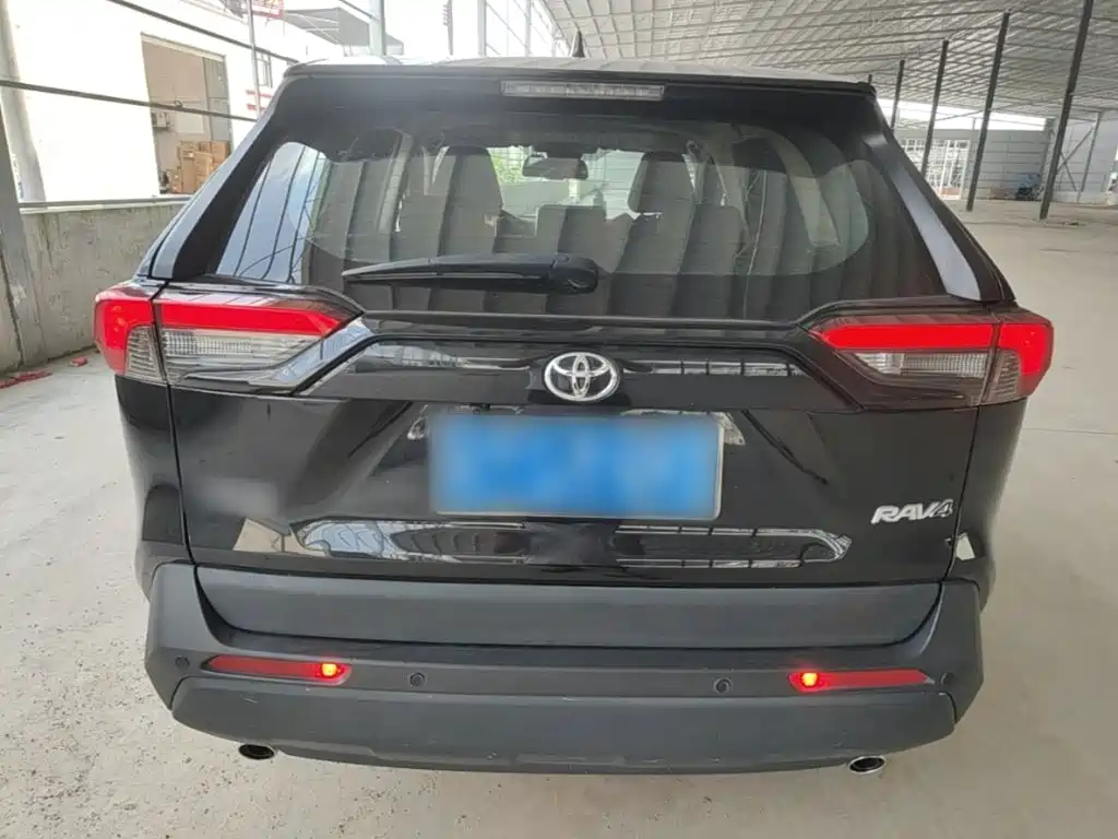 Toyota RAV4 — миниатюра 6