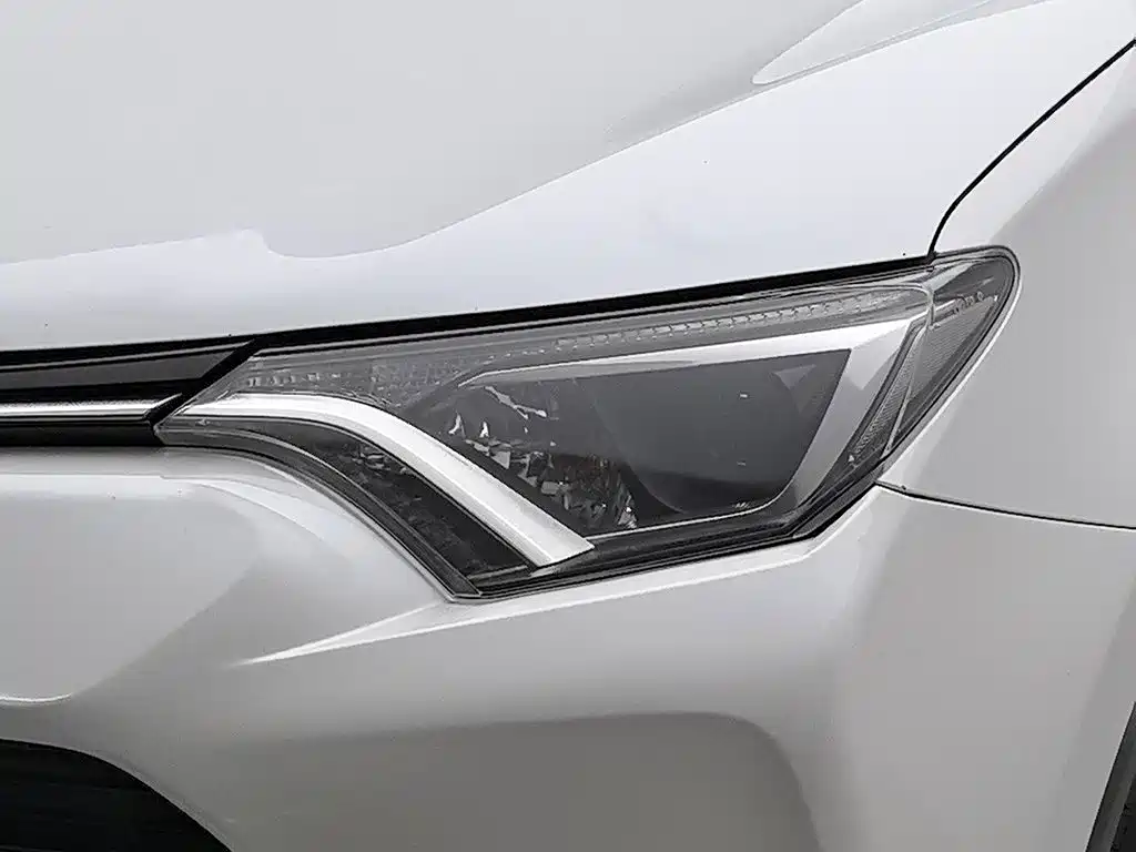 Toyota RAV4 — миниатюра 7