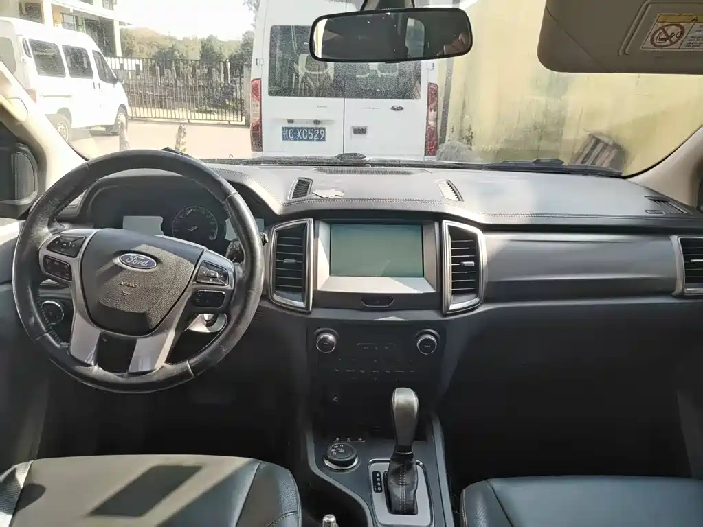 Ford Everest 2016 2.0T AT Luxury