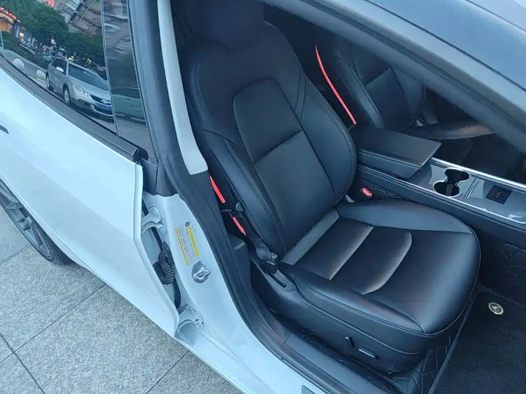 Tesla Model 3 — миниатюра 25