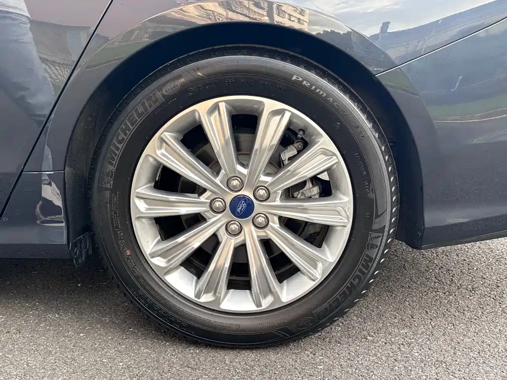 Ford Taurus — миниатюра 4