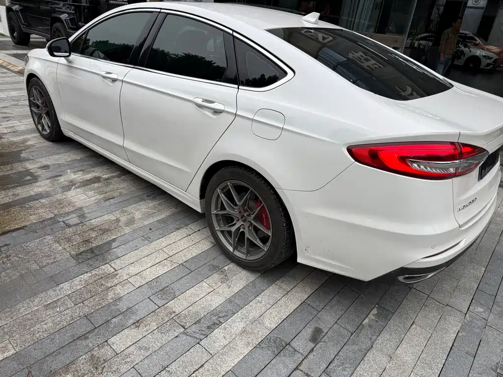 Ford Mondeo — миниатюра 9