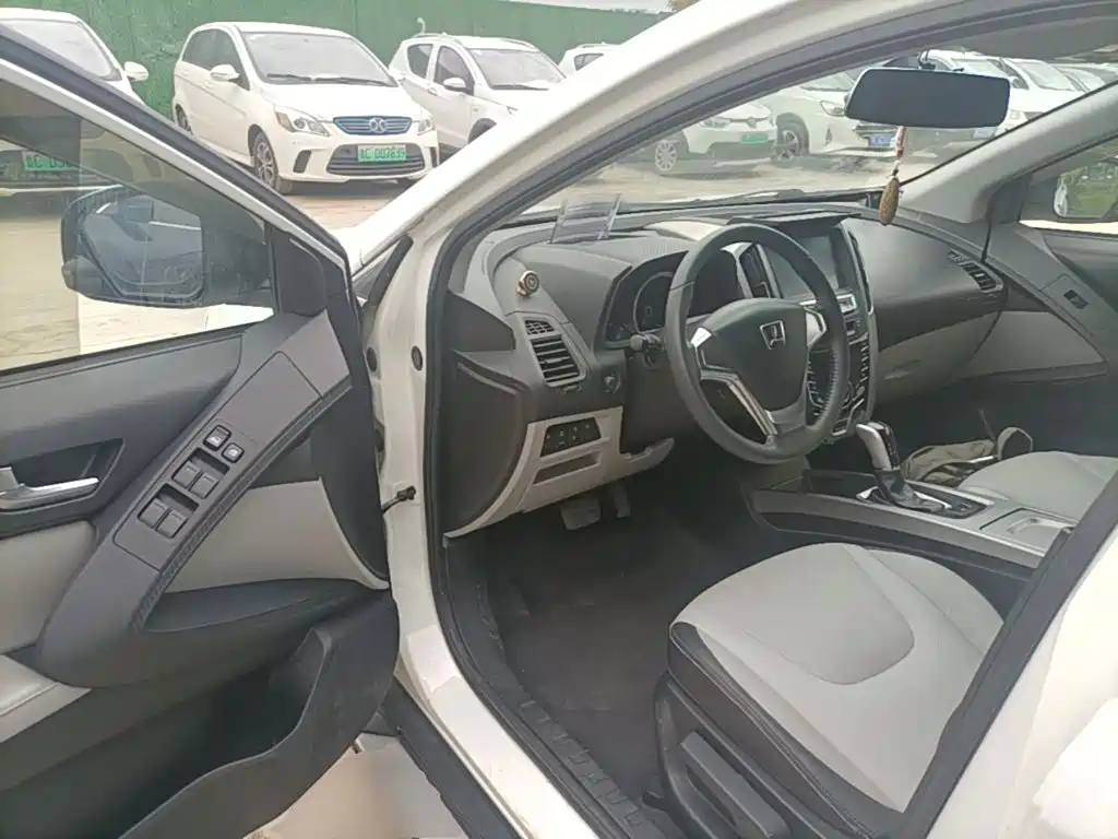 Luxgen U6 — миниатюра 12