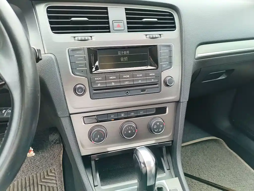 Volkswagen Golf — миниатюра 18