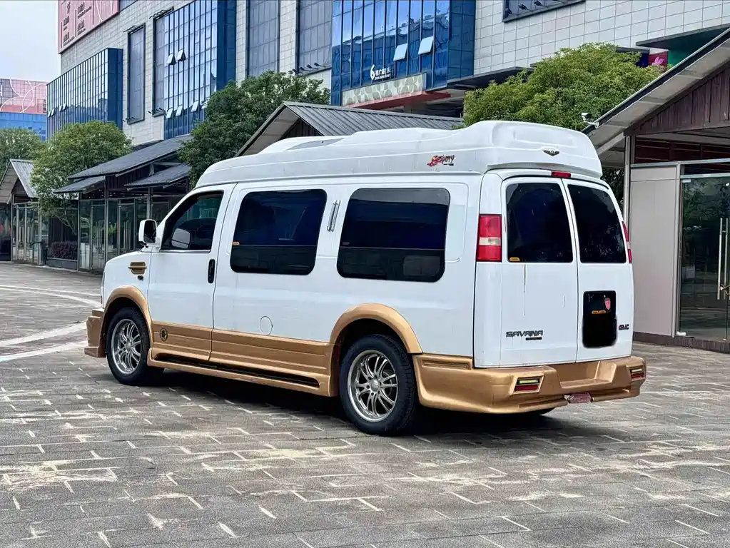 GMC Savana — миниатюра 13