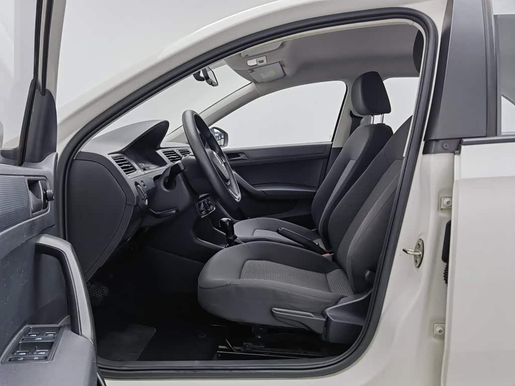 Volkswagen Santana 1.5 л 2023 г. Белый, пробег 25400 км