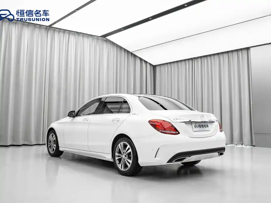 Mercedes-Benz C-Class — миниатюра 11