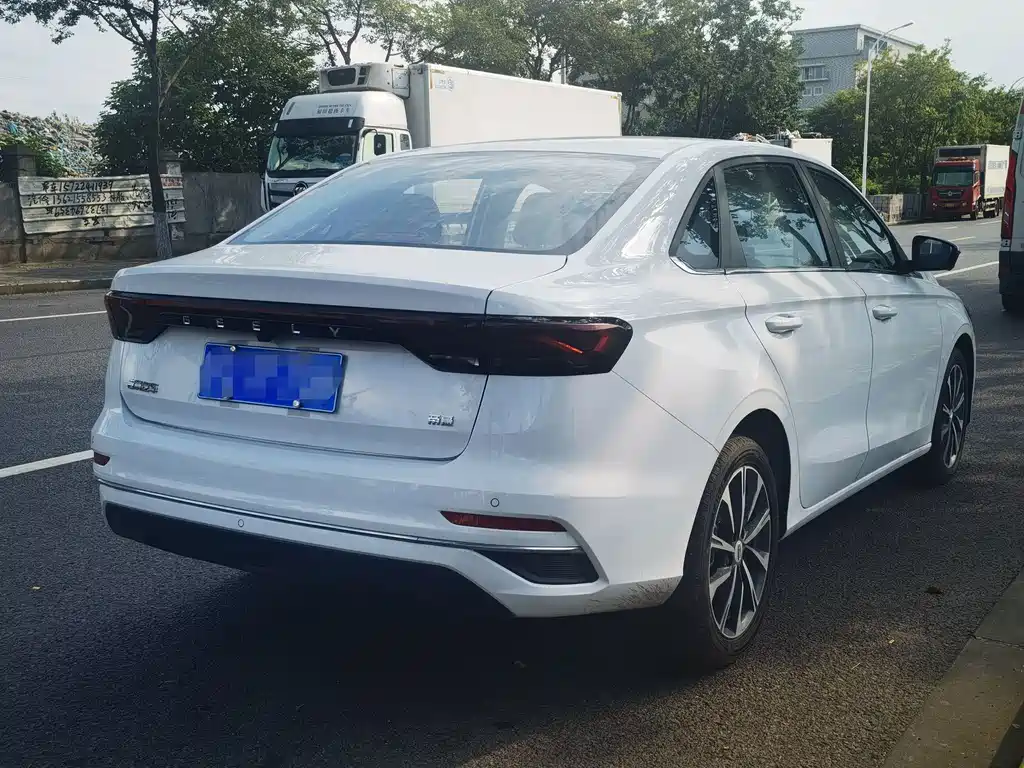 Geely Emgrand — миниатюра 12