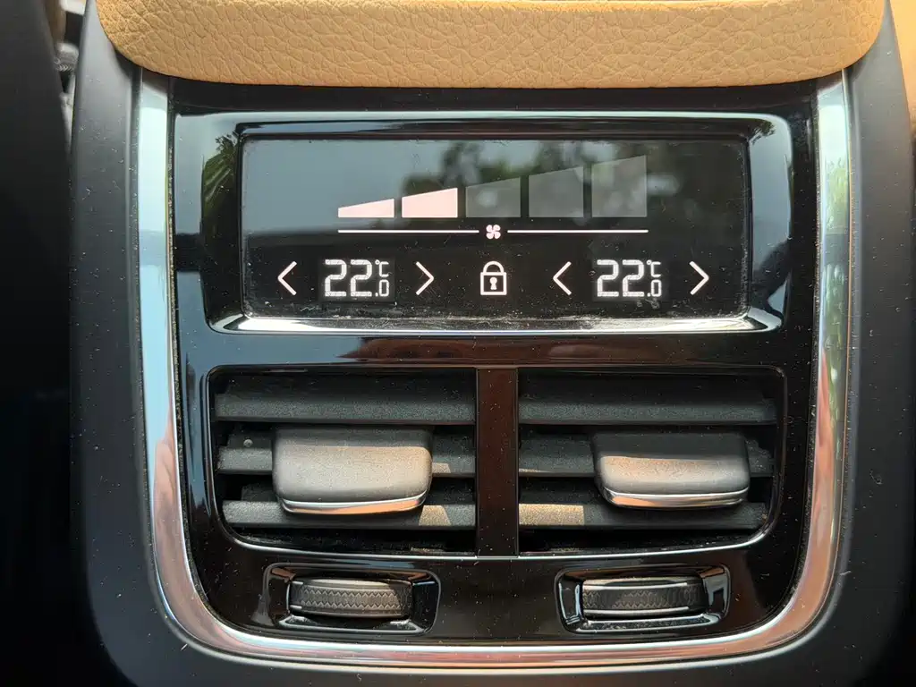 Volvo XC90 — миниатюра 12