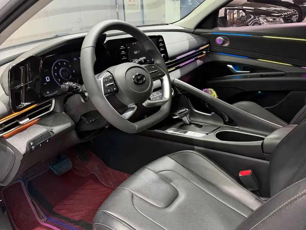 Hyundai Elantra — миниатюра 4