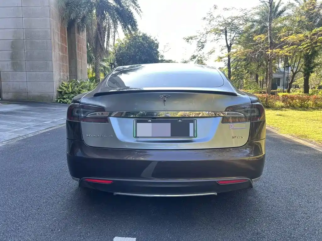 Tesla Model S — миниатюра 6