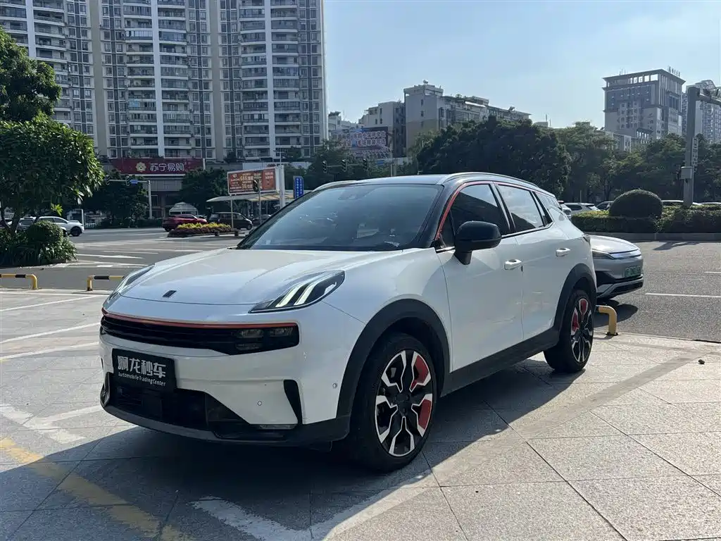 Lynk & Co 06