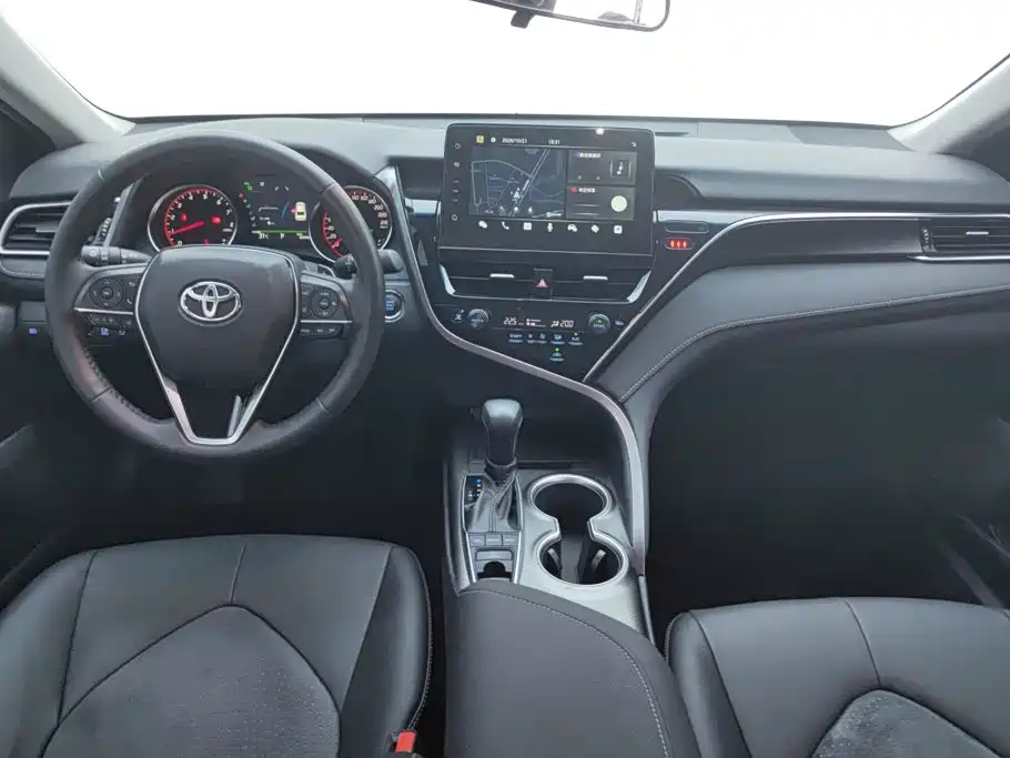 Toyota Camry 2021 — фото 12