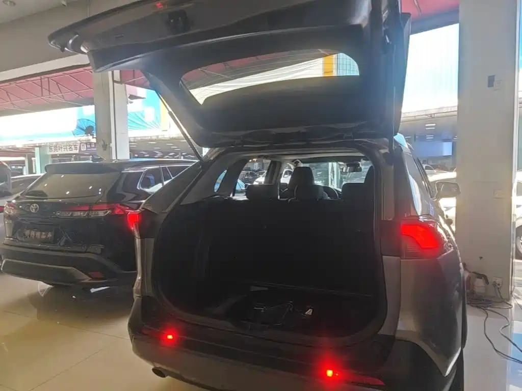 Toyota RAV4 — миниатюра 19