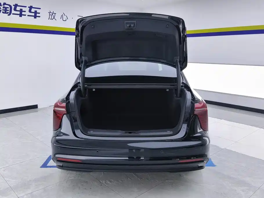 Hongqi Hongqi H5 PHEV — миниатюра 4